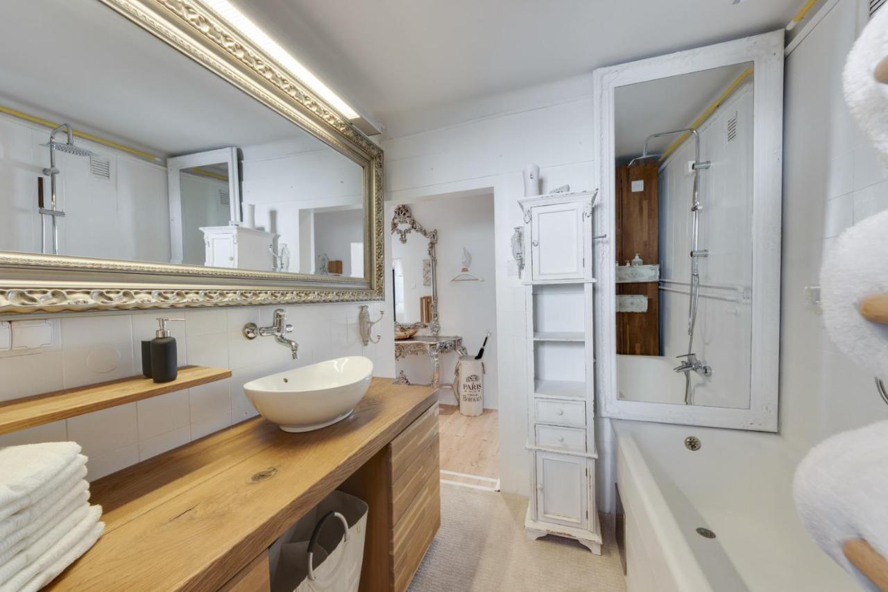 Amazing Apartment In Downtown Μαριμπόρ Εξωτερικό φωτογραφία